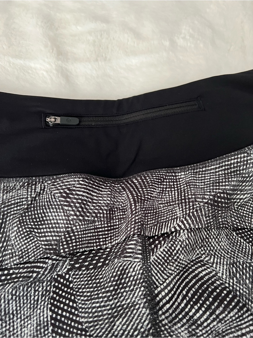 Lululemon Black and White Patterned Women's Athletic Shorts | Size 4 - Picture 4 of 9